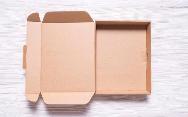 An open FEFCO 0427 mailer box laid flat, showing the tuck-front lid and dust flaps